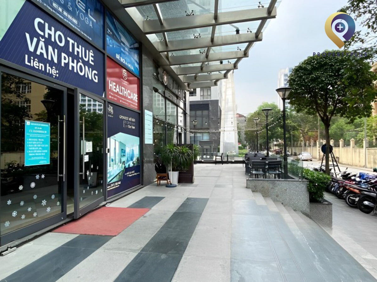 Lobby entrance of Truong Thinh Building with glass doors and office rental signs